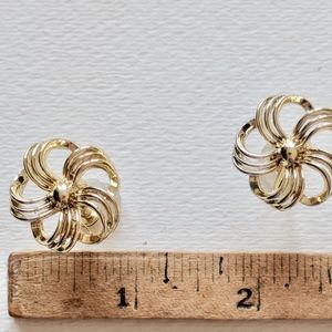 earrings non-pierced flower gold tone screw-back